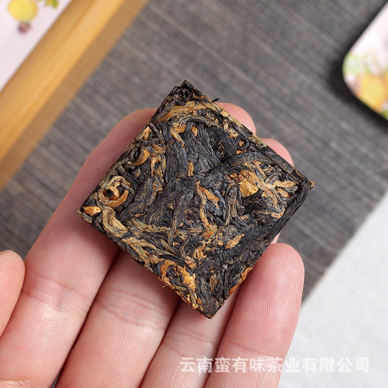 500g Yunnan Rosa Roxburghii Black Tea Mellow Aroma Bulk Small Square Pieces