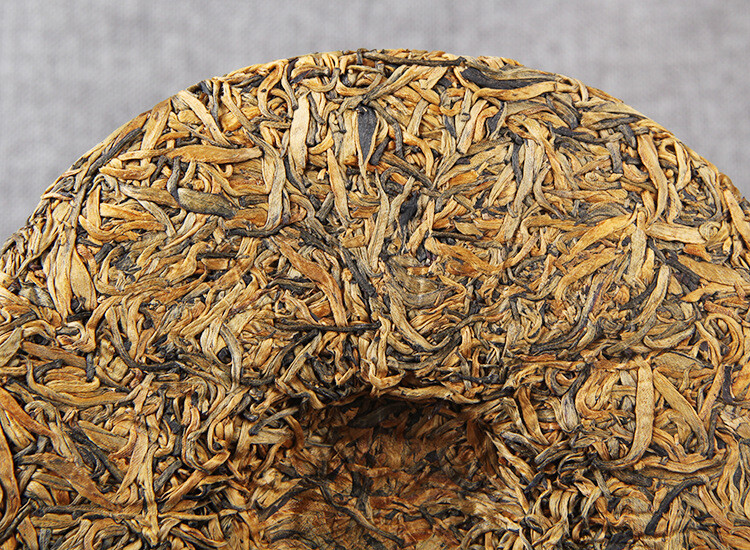 Golden Bud Dian Hong Tea Yunnan Dianhong Black Tea Cake Honey Fragrant 357g