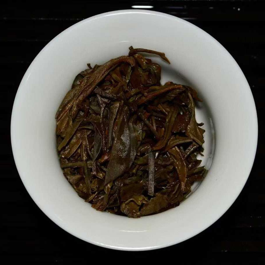 2004 Tongxing Hao Vintage Raw Pu-erh Tea Cake – 357g
