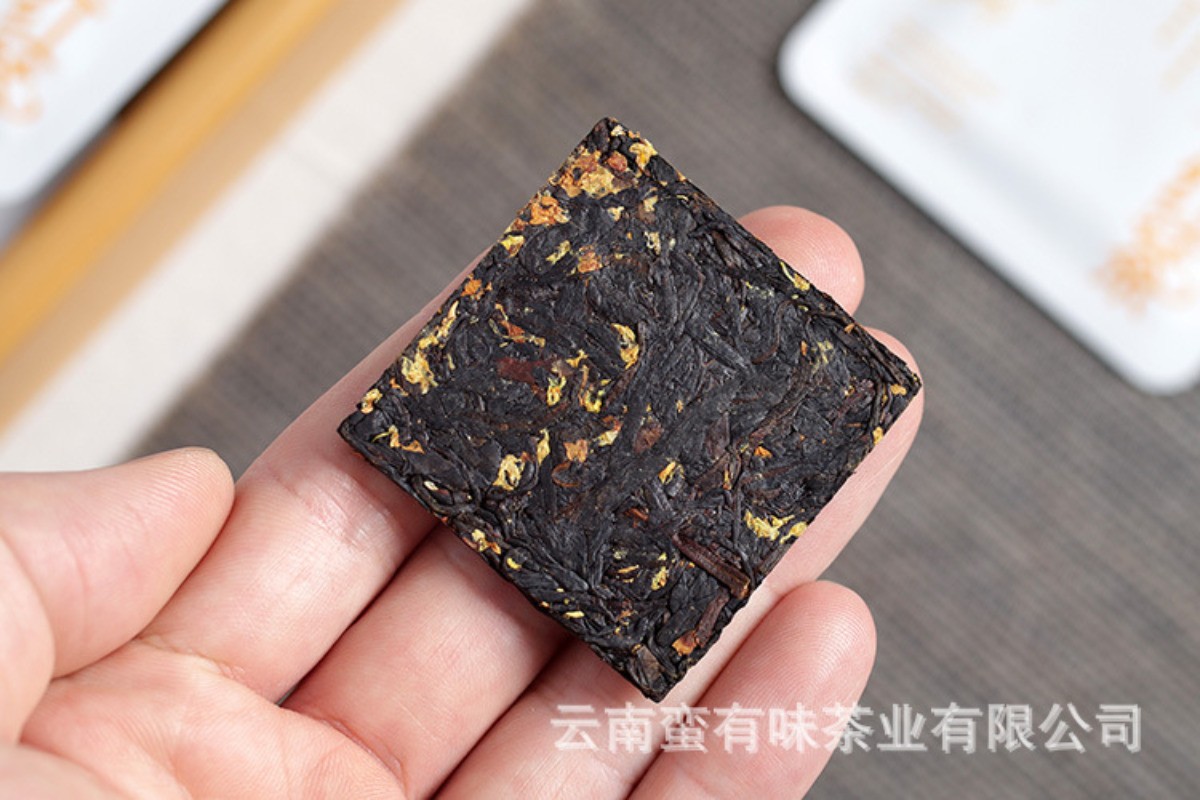 500g Yunnan Osmanthus Black Tea Honey Fragrance Bulk Small Square Pieces