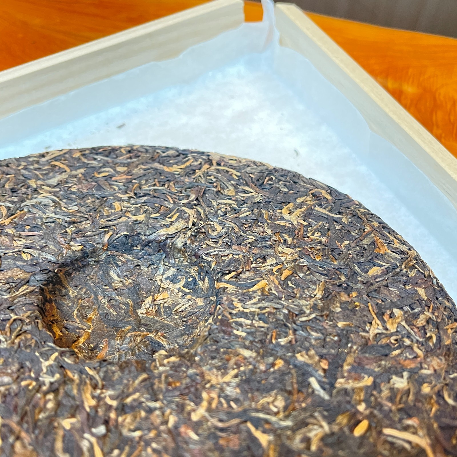 2010 Guoyan Bada Mountain Raw Pu-erh Tea Cake 400g
