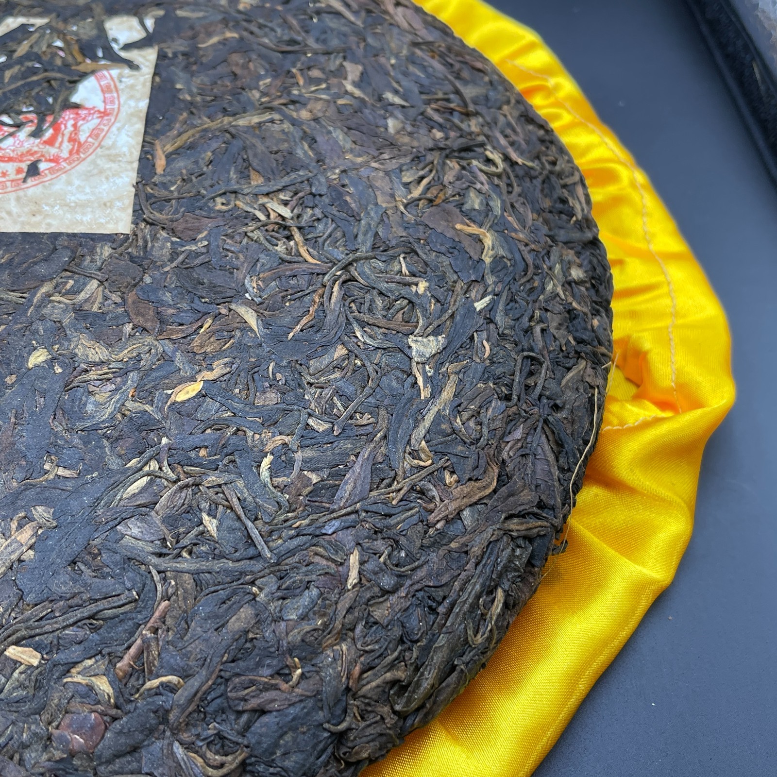 1998 Vintage Jingmai Wild Ancient Tree Raw Pu-erh Tea Cake – 1000g (2.2 lbs)