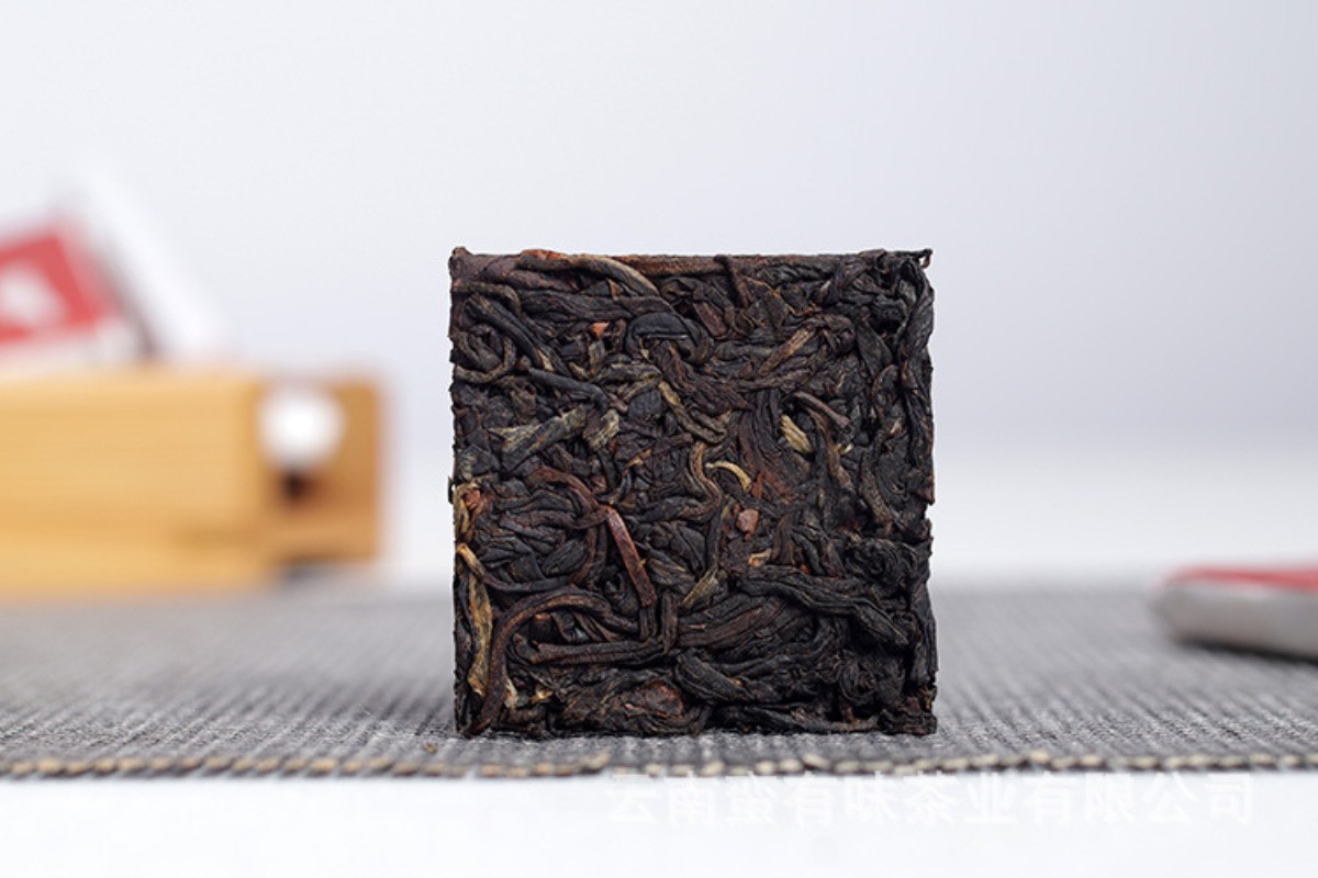 500g Yunnan Fengqing Ancient Tree Dian Hong Bulk Black Tea Small Square Pieces