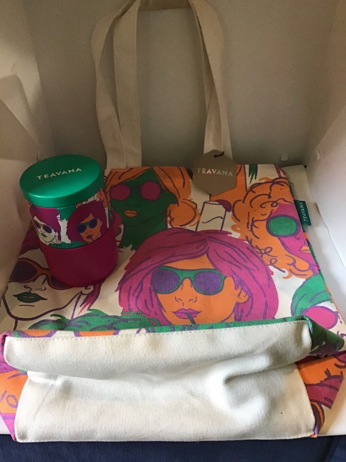 Teavana Tote Bag w/stackable tea canister  & 1oz Earl Grey Creme Black Tea