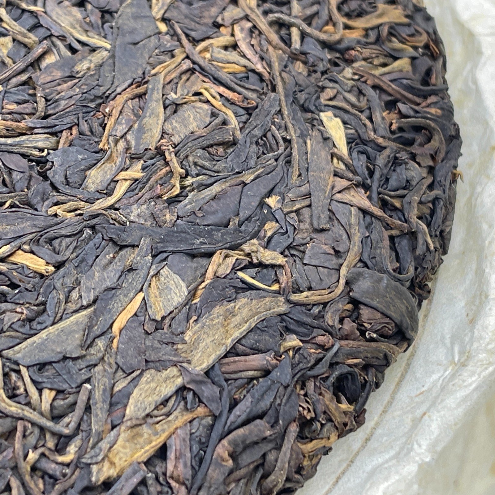 Yiwuzhengshan Raw Pu-erh Tea Cake, “Cheng Yun” Series by Yuanyuantang, 375g