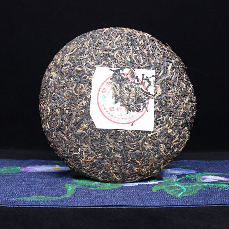 Yin Zhen Gong Bing 2007 Nanqiao Menghai Qiao Mu Sheng Tai Cha Puer Raw Tea 250g