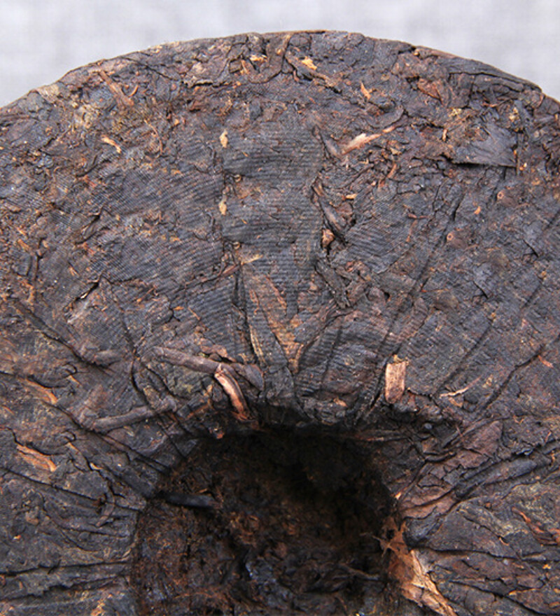 Pu-erh Tea 2006 Menghai Brown Mountain Old Tree Ripe 357g Cake Natural