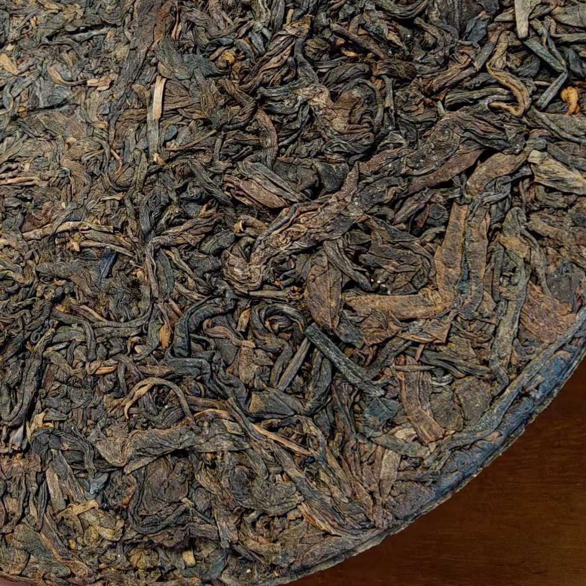 1960s Hongli Fu Lu Tribute Raw Pu-erh Tea Cake 380g