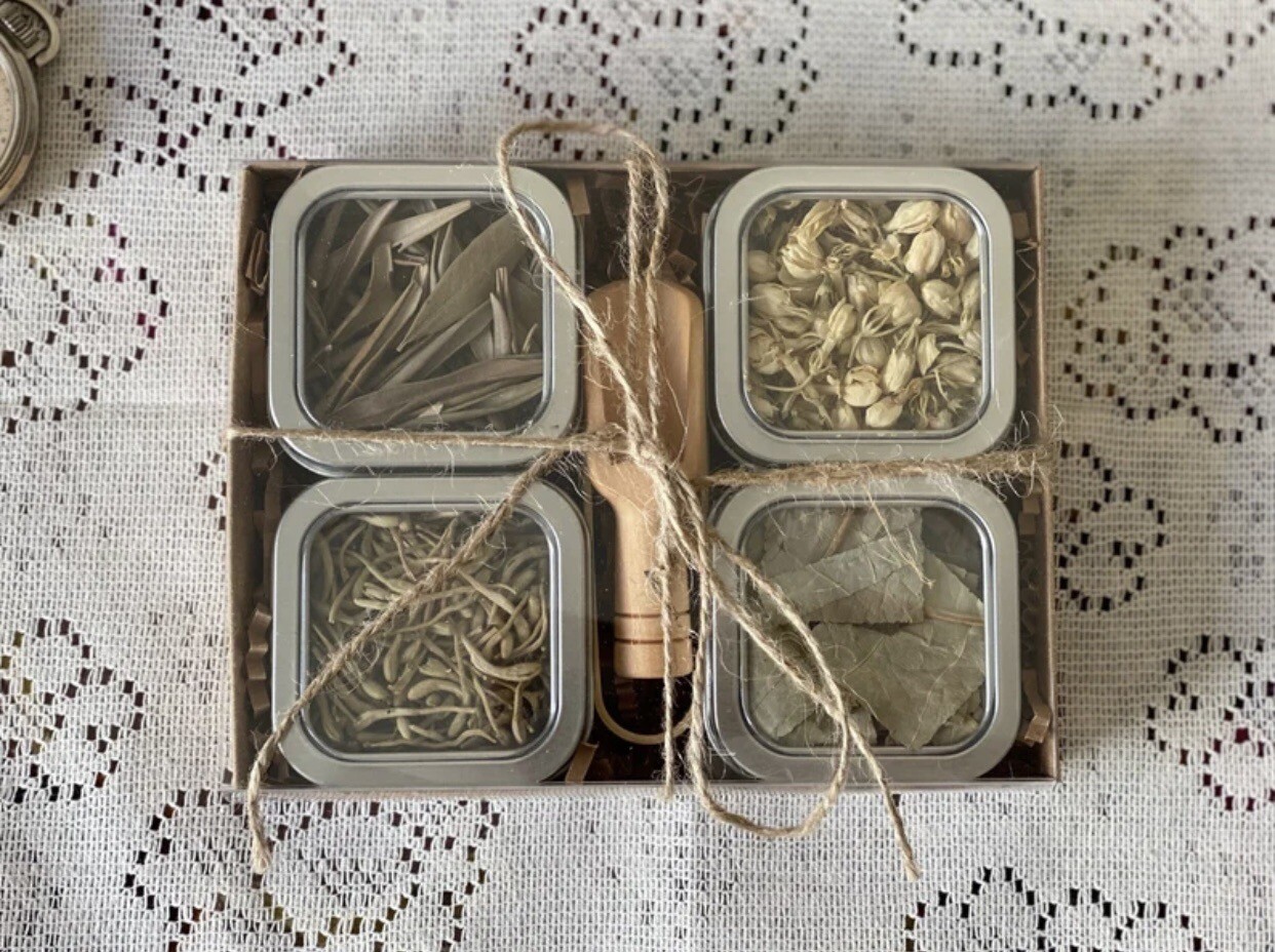 Herbal Loose Leaf Tea Gift Box Unisex Jasmine, Eucalyptus, Lotus, & Honey Suckle
