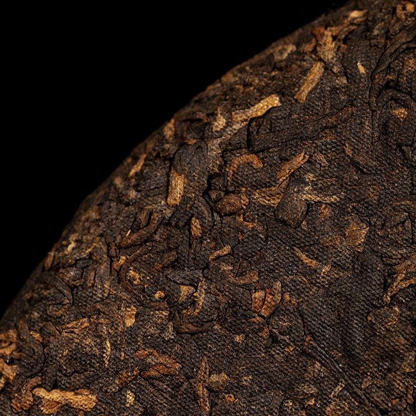 826 * 2014 Yunnan Long Run Tea Ripe Puer Tea Cake LinCang Old Tree Pu-erh 357g