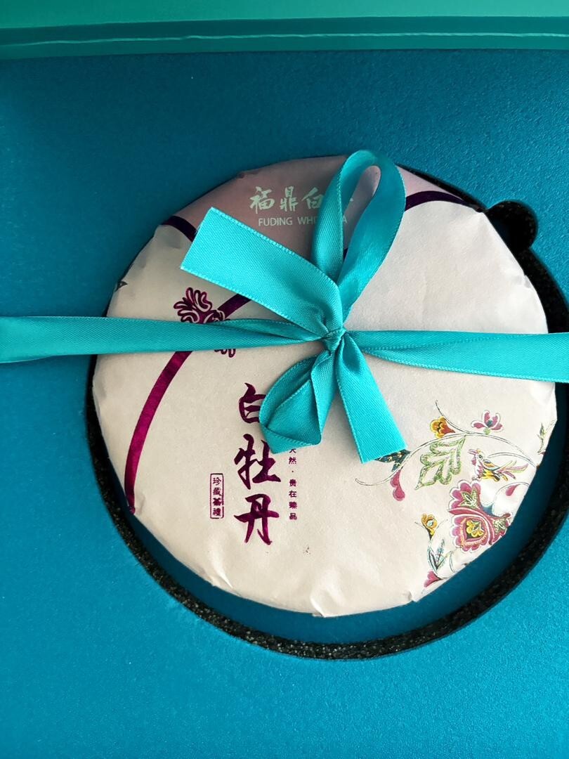 WHITE TEA WITH GIFT BAG ALSO GREEN BLACK OR RED IN GIFT BOX AND BAG