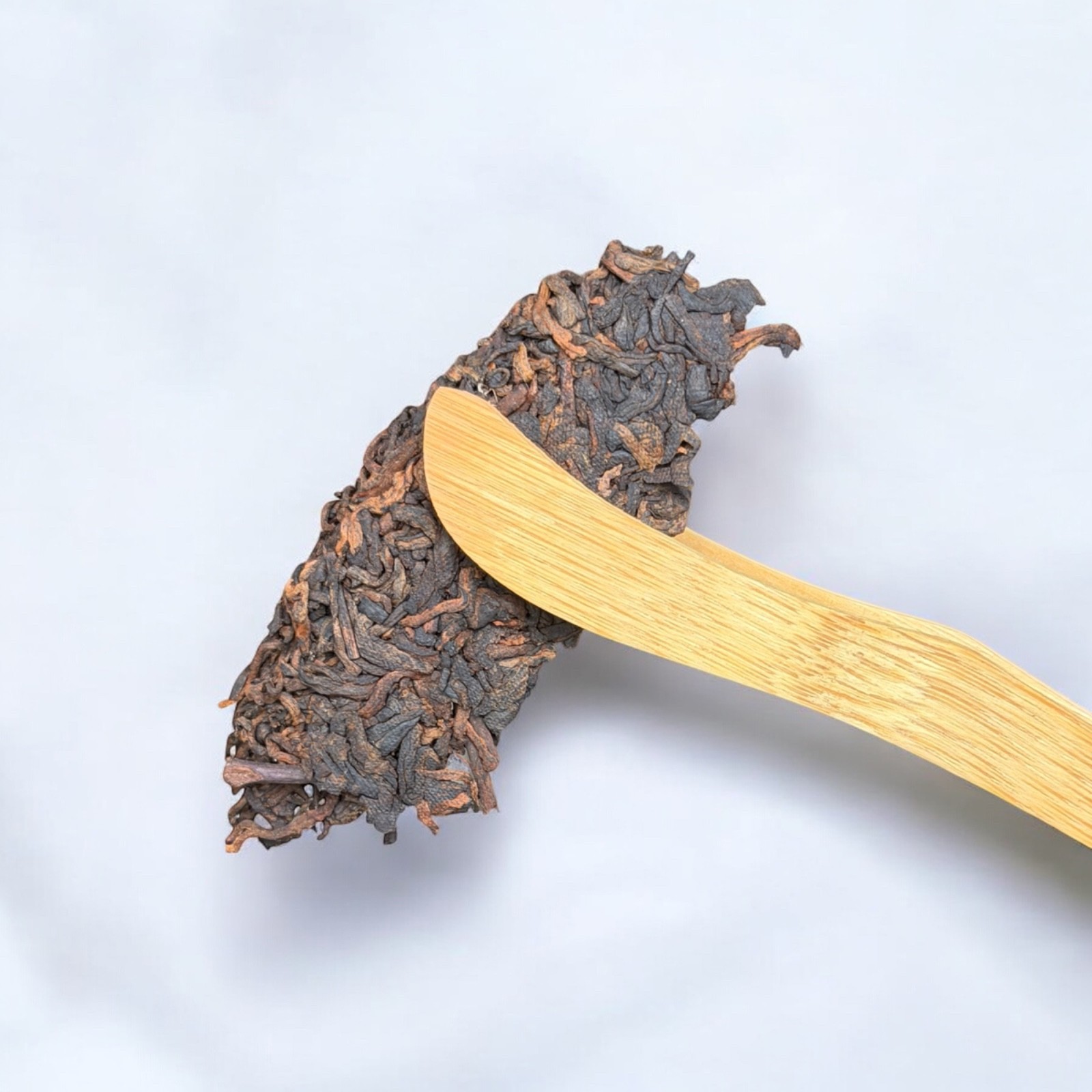 Golden Sip 2003 Bingdao Gong Cha “Path of Antiquity” Shu Pu-erh Tea Cake
