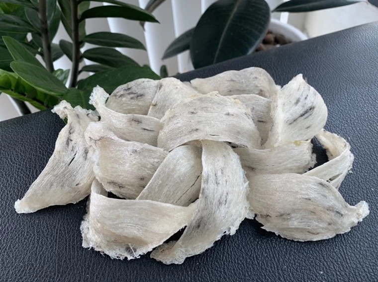 100% genuine bird’s nest, 10 grams (2 nests). Natural bird’s nest, few feathers,