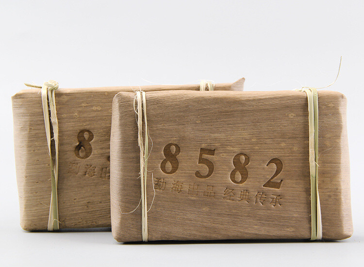 Yunnan Menghai 8582 Raw Pu Erh Tea Brick Sheng Pu Erh Aged Tea 250g