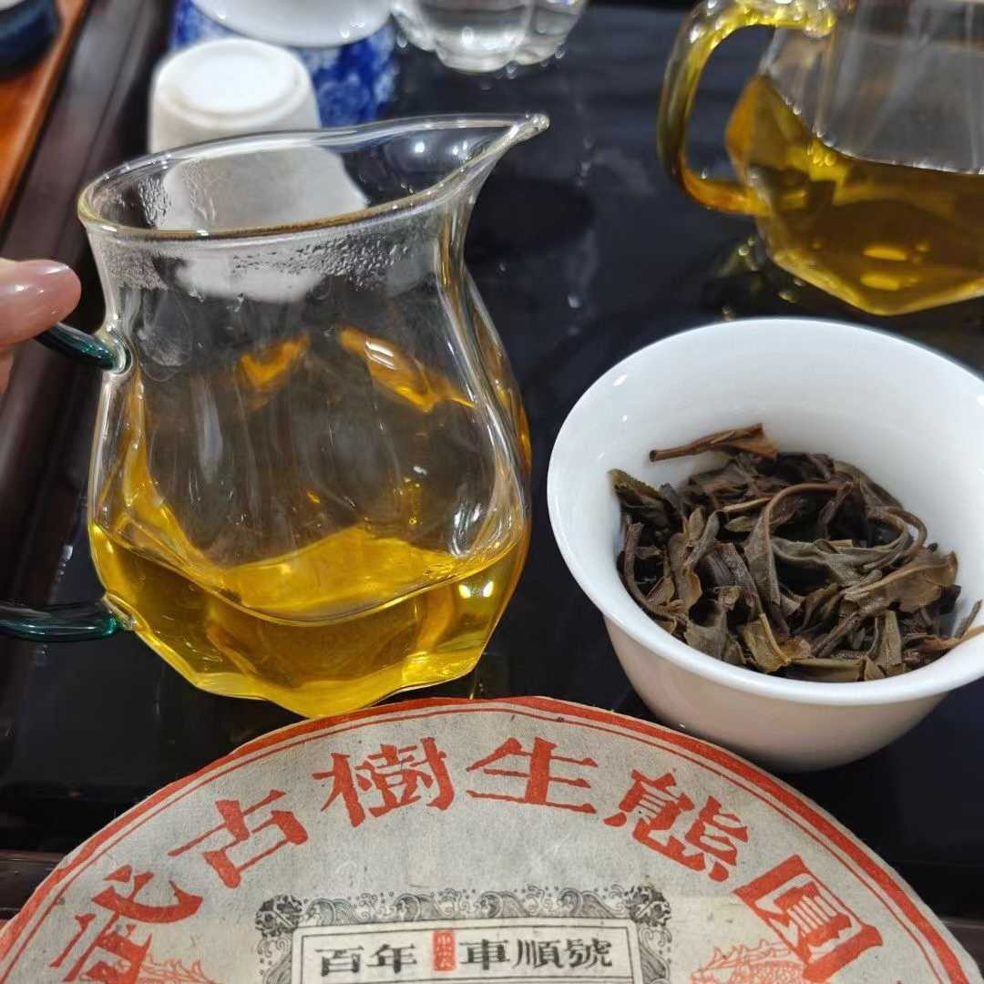 2005 Vintage Che Shun Hao Yiwu Ancient Tree Raw Pu-erh Tea Cake (357g)
