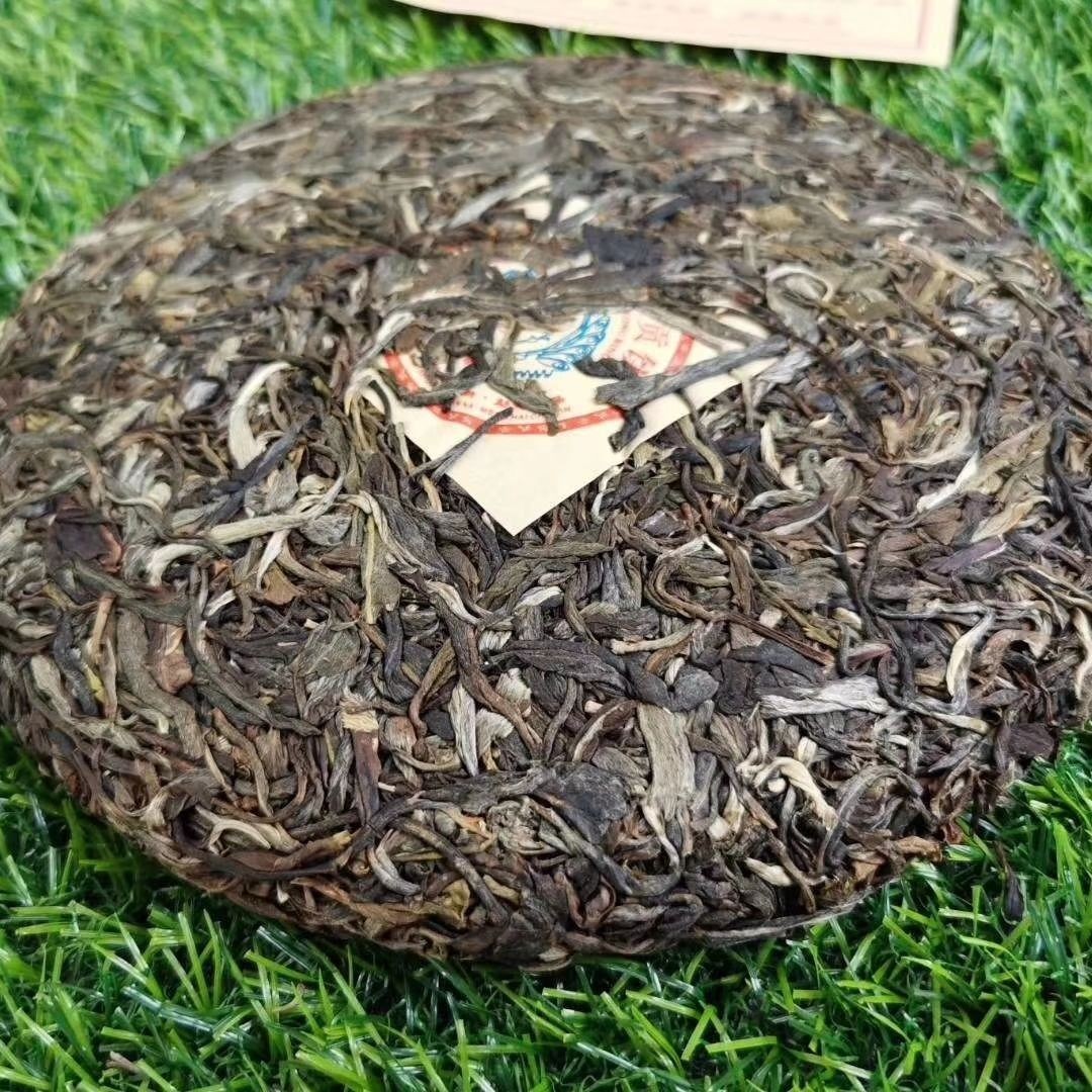 2013 Puer Raw Tea Yi Wu Zheng Shan Ye Sheng Gong Bing Yunnan Puerh Tea Aged 357g