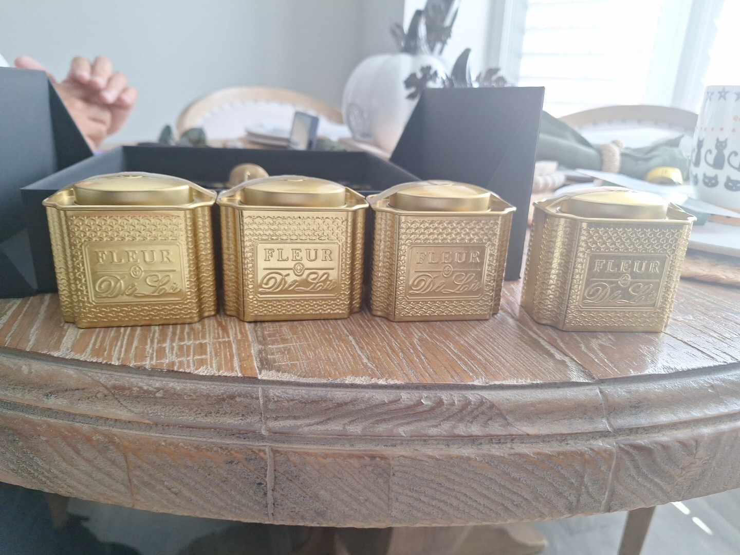 Fleur De Lis Set Of 4 Teas With Tea Strainer In Gift Box. Pre-owned. Never Used
