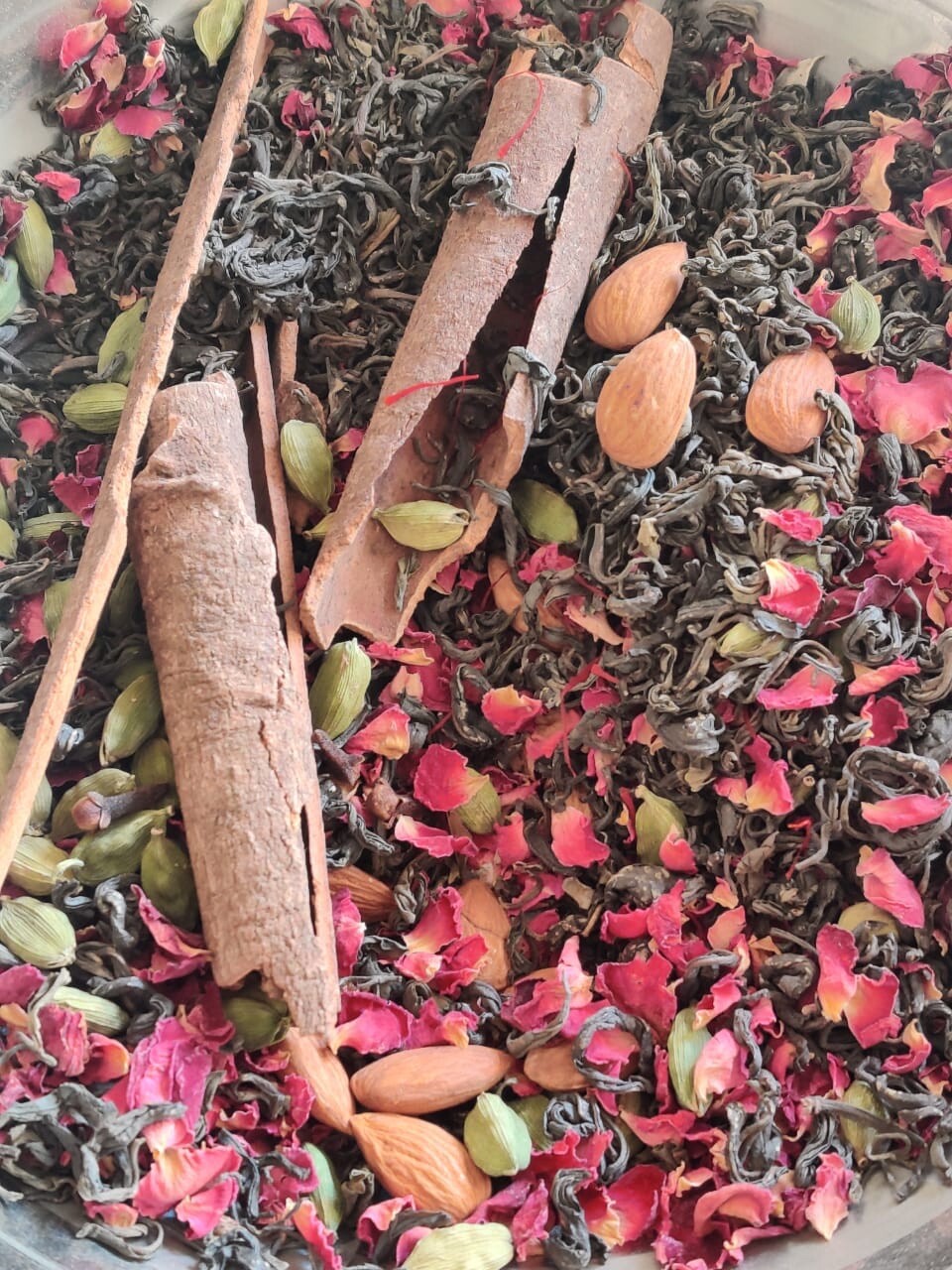 Indian Kashmiri Kahwa with Saffron, Rose Petals and Indian Spice Mix 200 grams