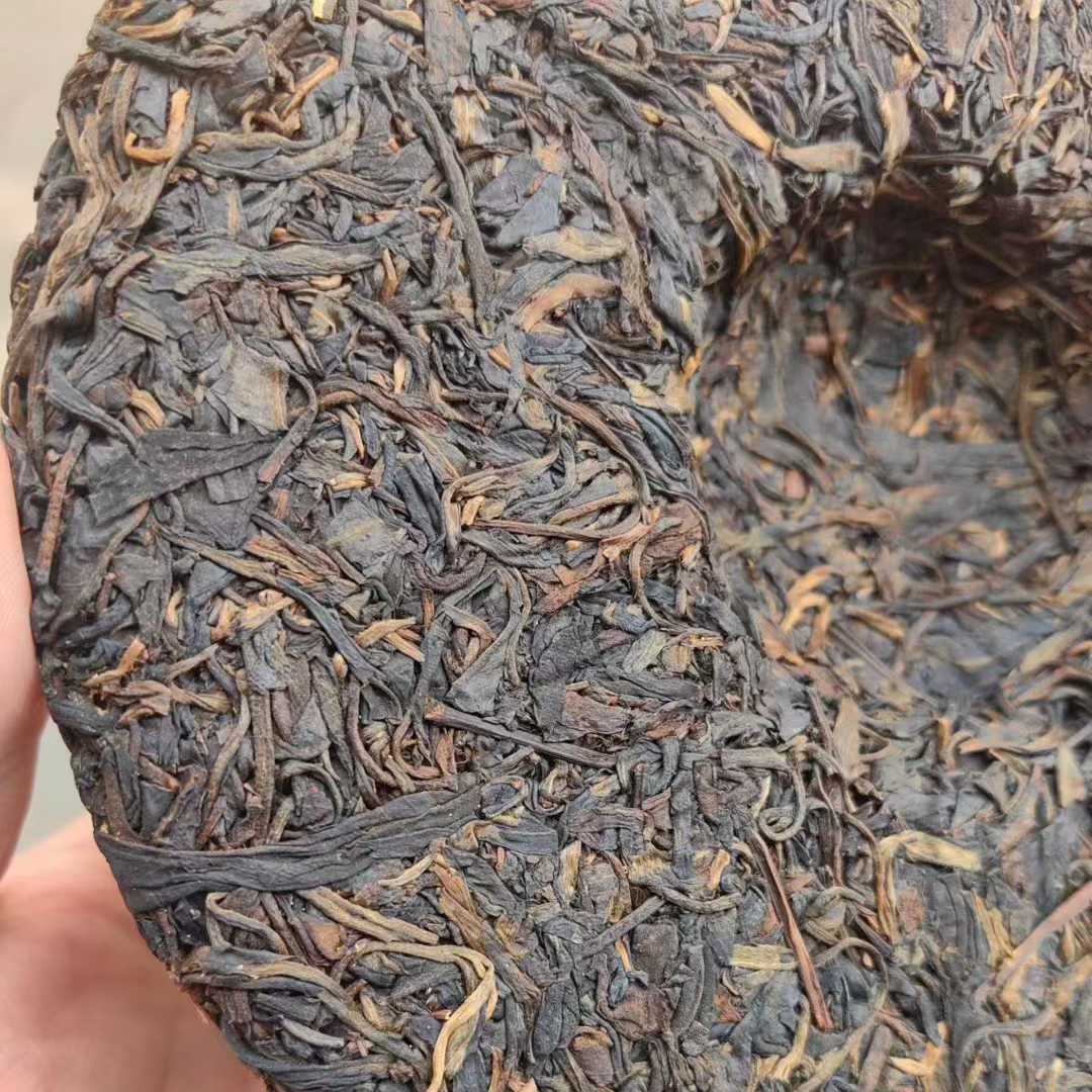 2000 Vintage Raw Puerh Tea Cake, Songpin Hao Yiwu 357g