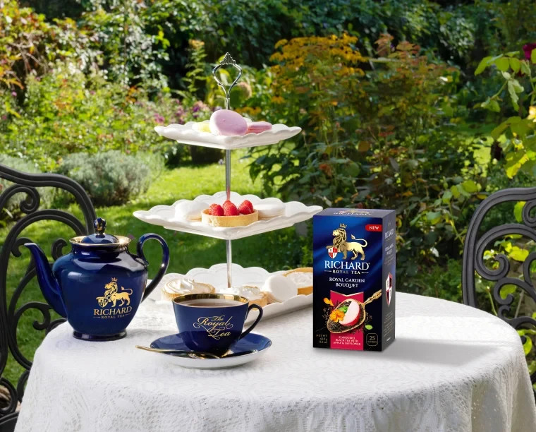 Royal Garden Bouquet RICHARD Flavoured Apple Black Tea 25 sachets Russia RF