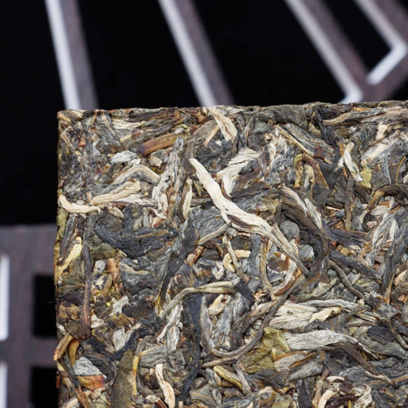 200g Authentic Yunnan Ancient Tree Jin Jiang Tea King Pu’er Tea Raw Tea Bricks