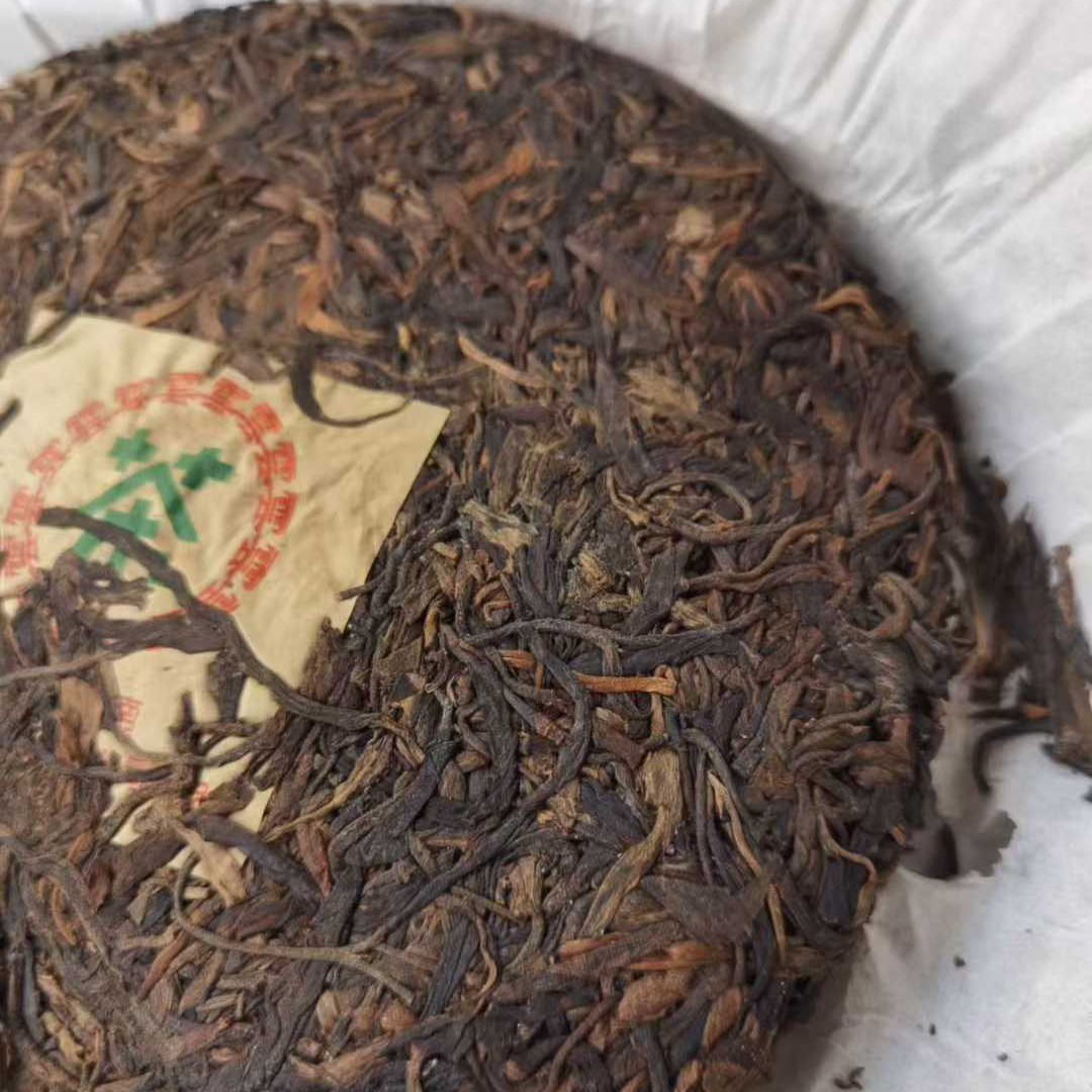 1999 Haiwan Tea Factory Yunnan Ancient Tree Raw Pu-erh Tea Cake 380g