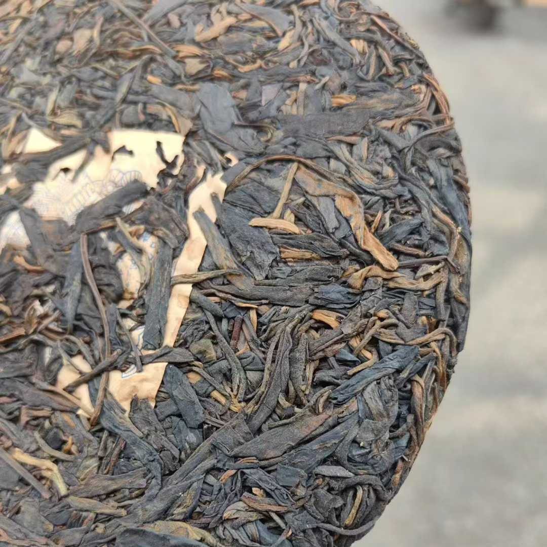 2000 Vintage Raw Puerh Tea Cake, Songpin Hao Yiwu 357g