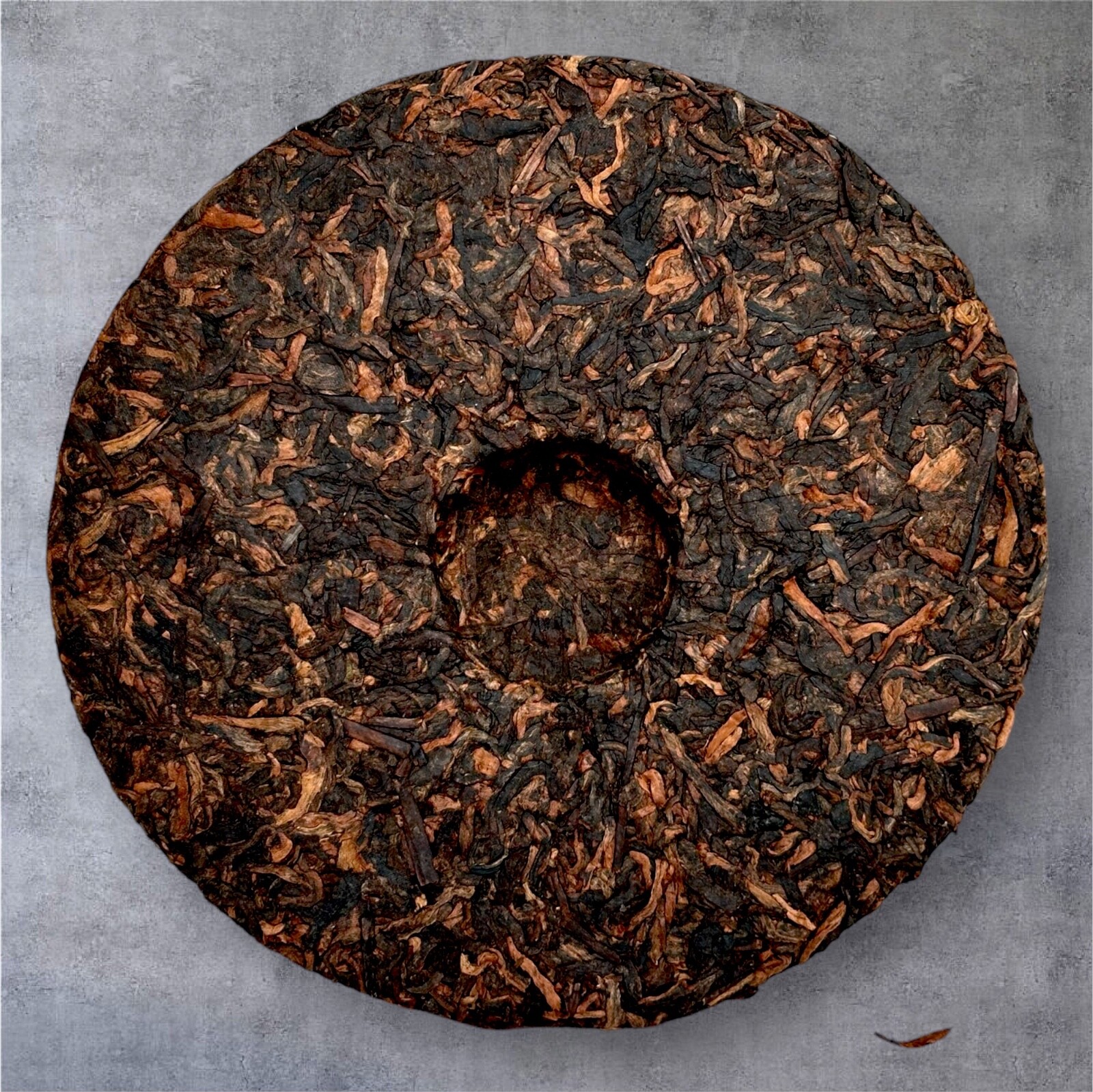 Golden Sip 2022 Shu Puer Icelandic Red Essence of Vitality Aged Pu-erh Tea Cake