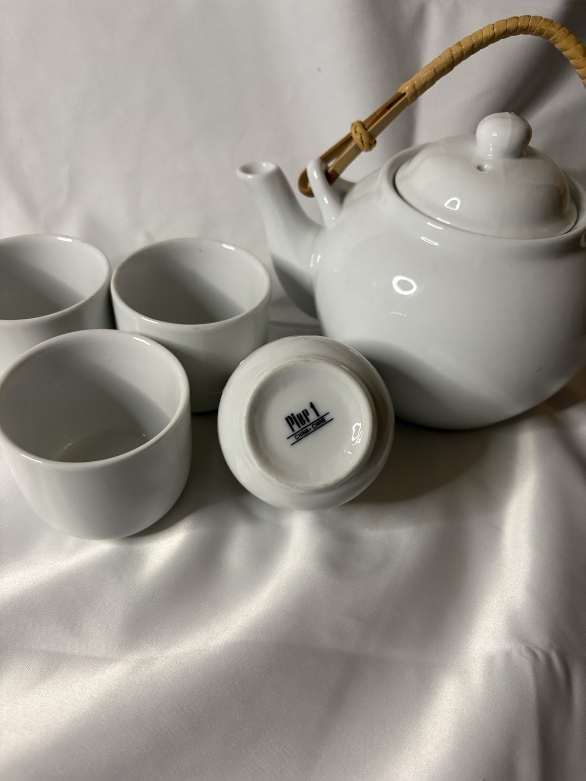 Pure One Tea Set 4 Cups And One Tea Pot With Wicker Handle White