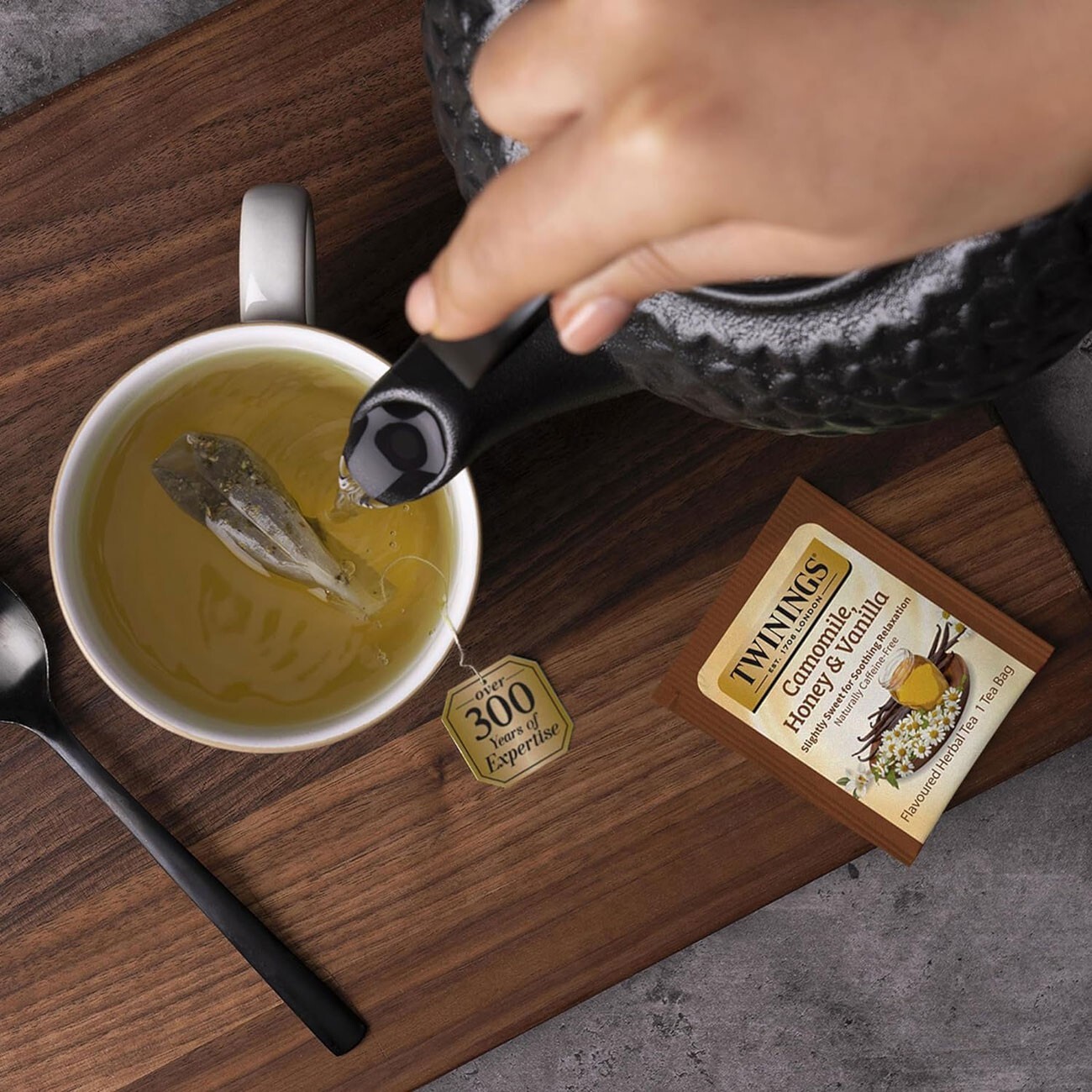 Twinings Camomile, Honey & Vanilla Herbal Tea – 20 tea bags