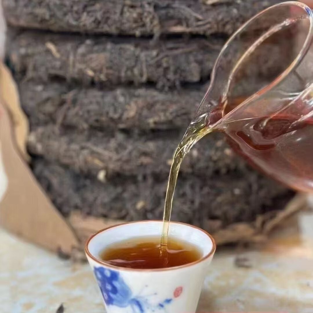 1980s ‘Double Flower Mark’ Raw Pu-erh Tea Cake, 357g