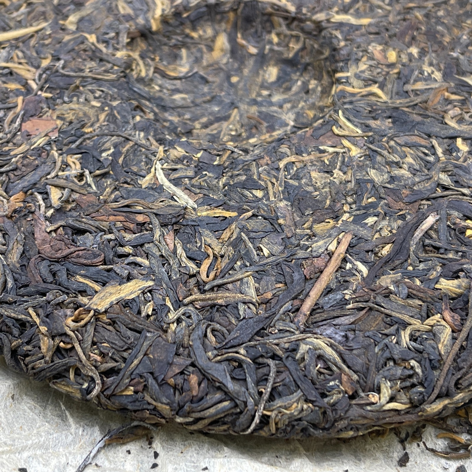 China Tea 1990s Hong Kong Commissioned Da Lan Yin Raw Pu-erh Tea Cake, 357g