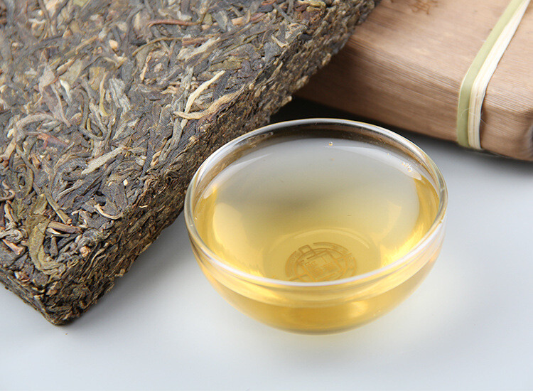 Yunnan Menghai 8582 Raw Pu Erh Tea Brick Sheng Pu Erh Aged Tea 250g