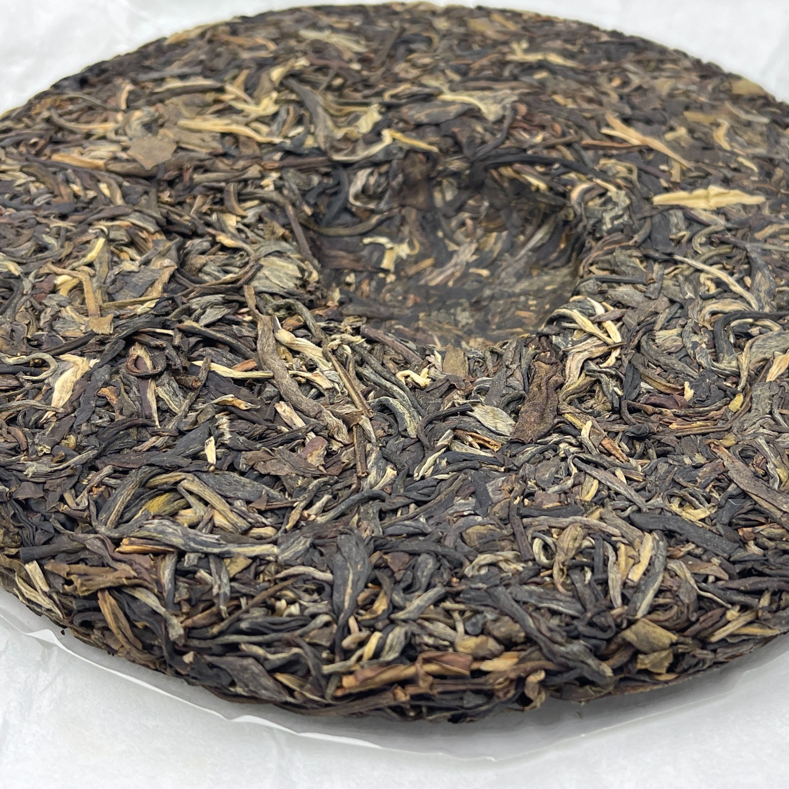 2022 Shengyu Wolongxuan Ban Zhang Raw Pu-erh Tea Cake, 357g, from Yunnan