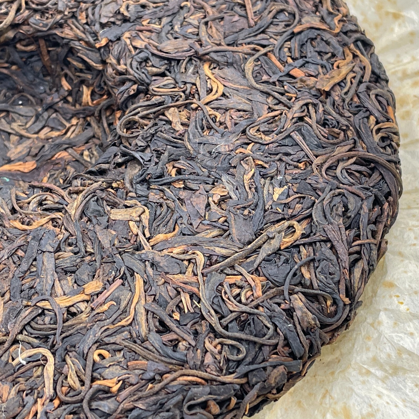 Pu-Erh tea,2011,達觀系列-易武老樹圓茶吉興茶莊Daguan Series – Yiwu Old Tree Round Tea,400g,Raw