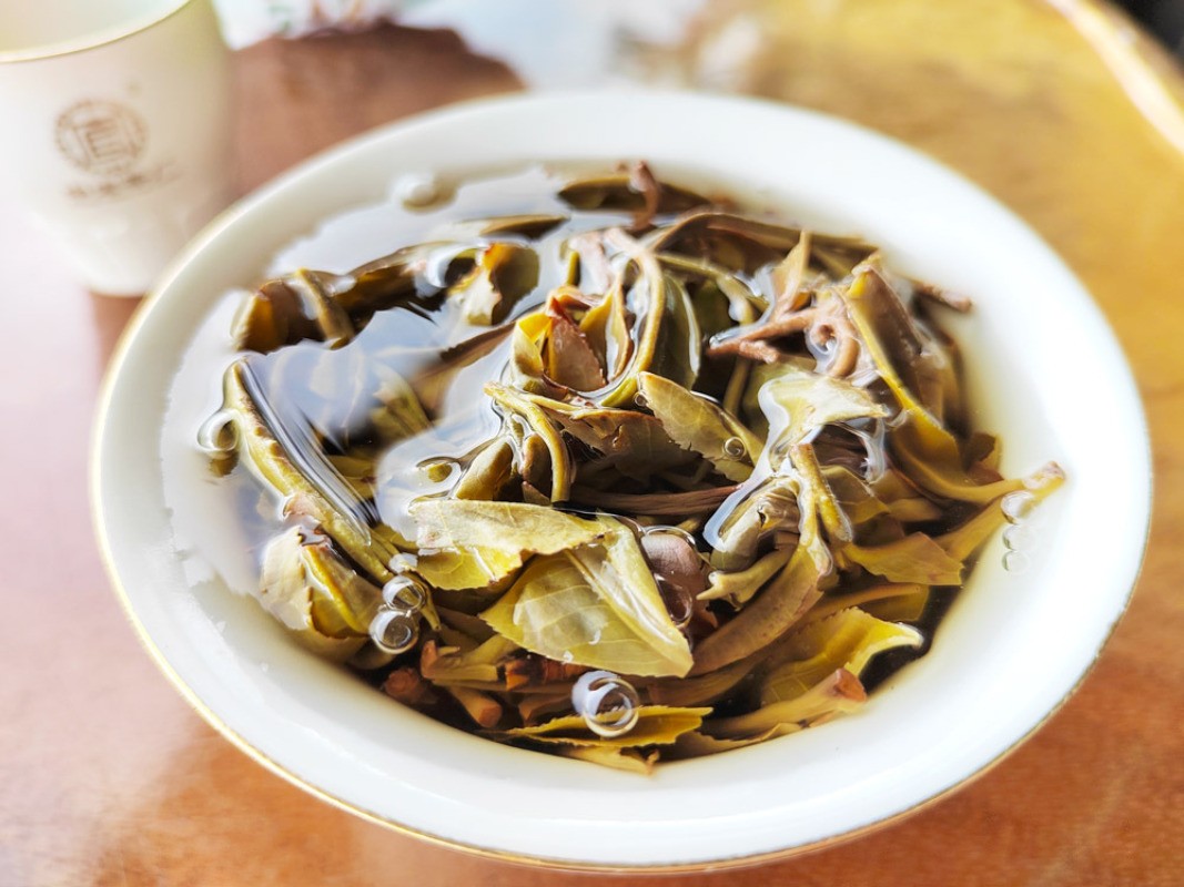 200g Spring Tea Yi Wu Mint Pond Ancient Tree Tea 2021 Raw Tea Pu’er Tea Cake