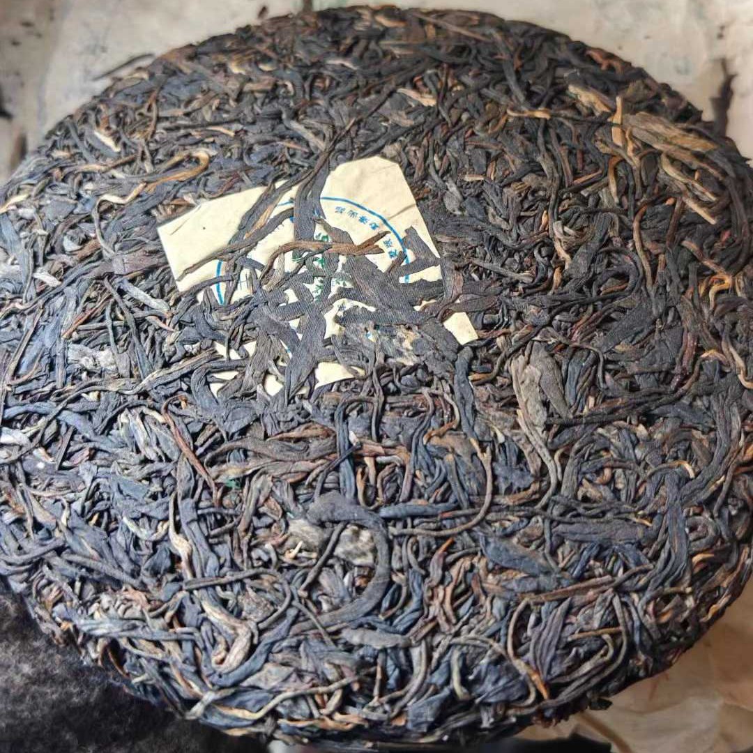 1996 Vintage “Green Big Tree” Banzhang Mother Tree Raw Pu-erh Tea Cake (357g)