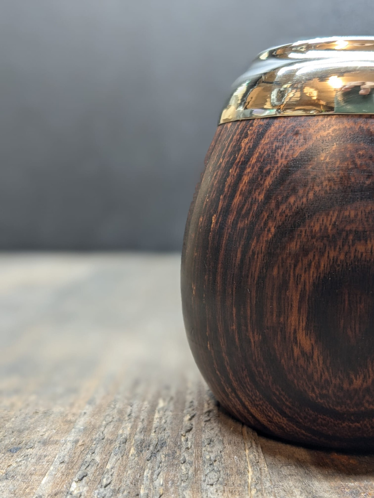Stained Argentinean wooden (Algarrobo) Mate with metal details