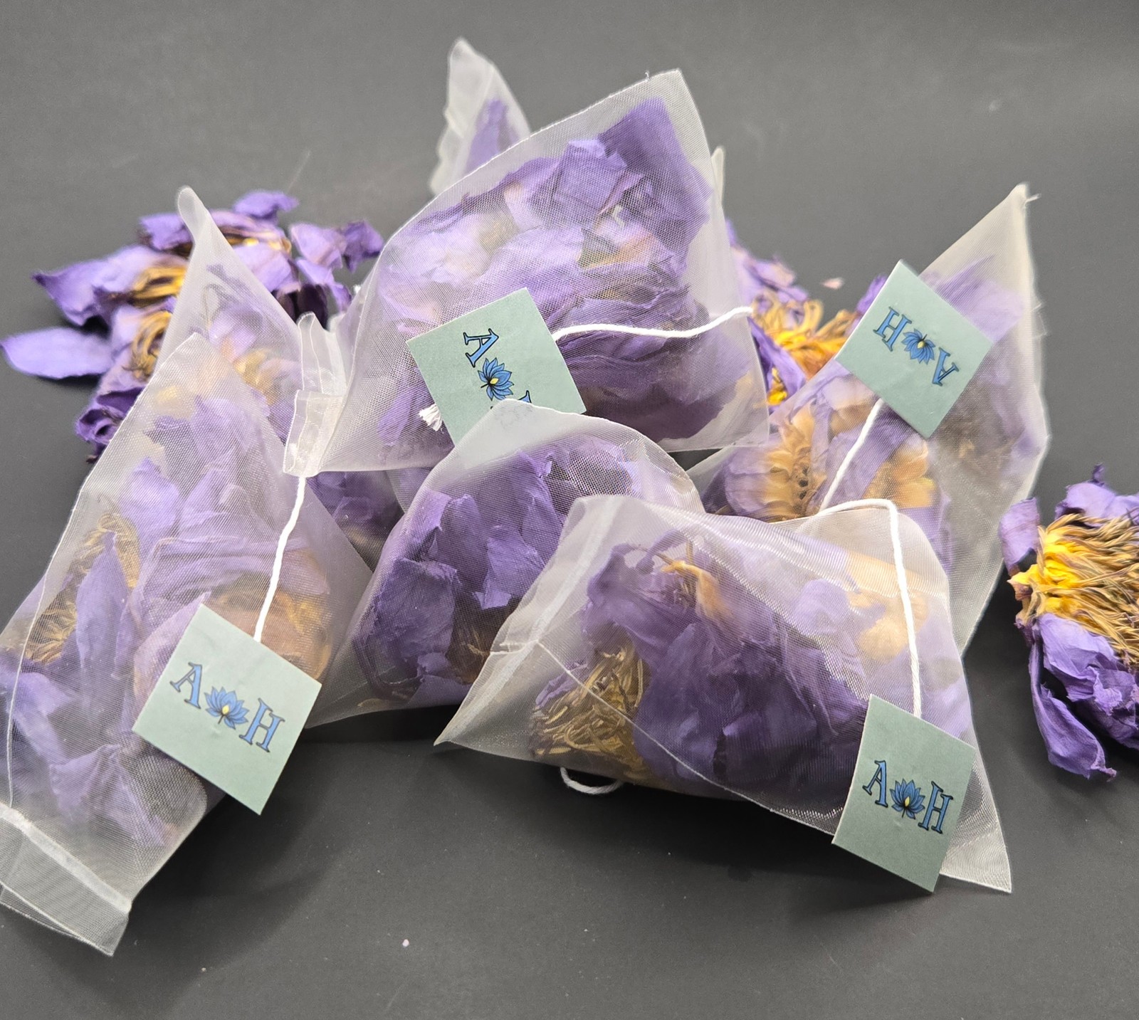 Blue Lotus Pyramid Tea Bags 2.5g of Nymphaea caerulea flower per bag