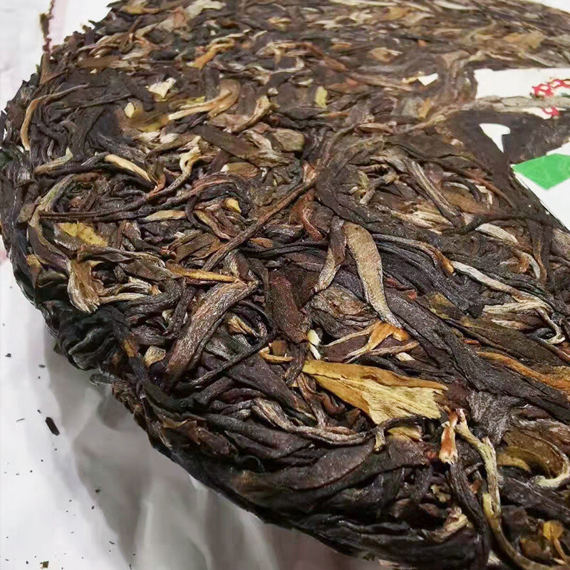 China Tea 2021 Emerald 88 Green Cake Banzhang Area Big Tree Pu’er Tea Raw 357g