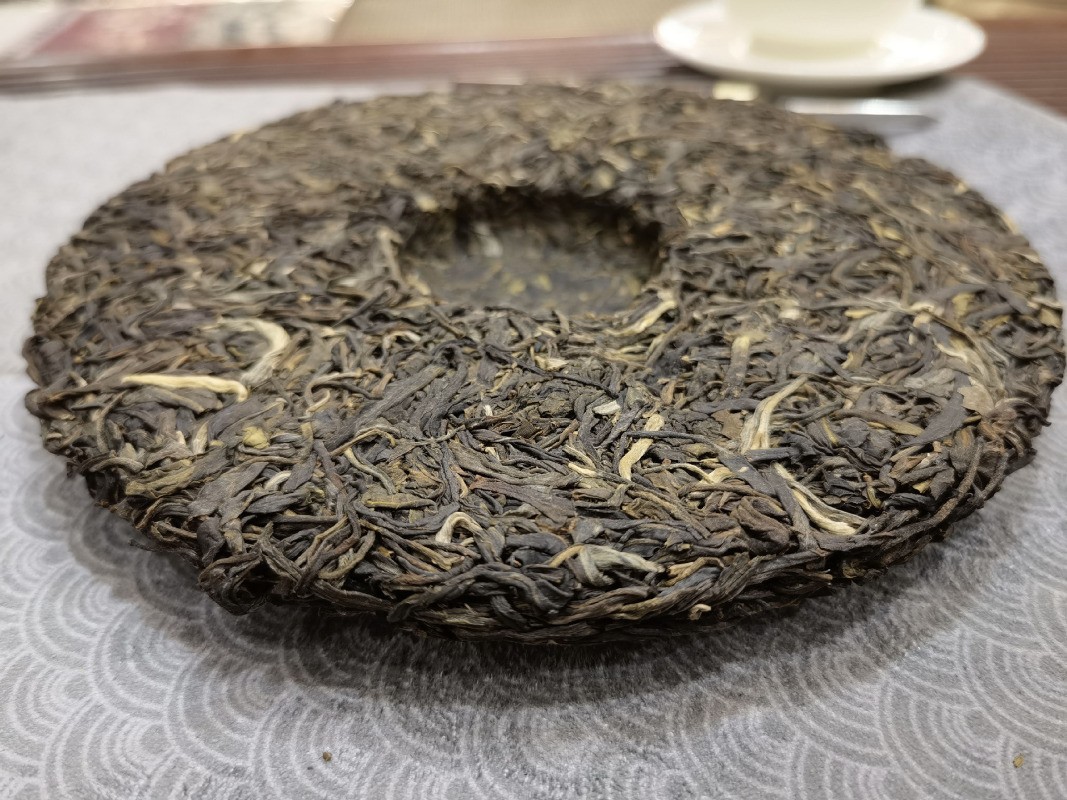 357g Authentic Brown Mountain Wuzhai Touchun Ancient Tree Pu’er Tea Raw Tea Cake