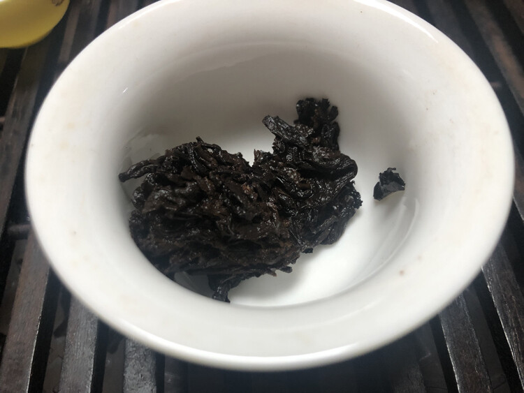 826 * 2014 Yunnan Long Run Tea Ripe Puer Tea Cake Lin Cang Old Tree Pu’er 357g