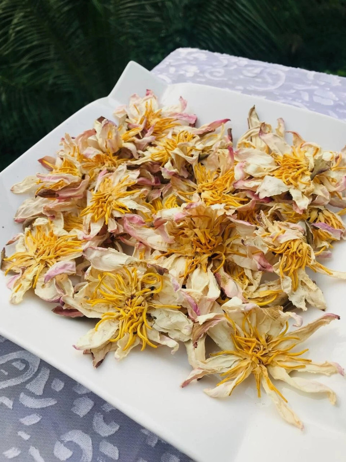 Egyptian White Lotus Flowers (Nymphaea Lotus) – 1 Ounce – Premium Quality