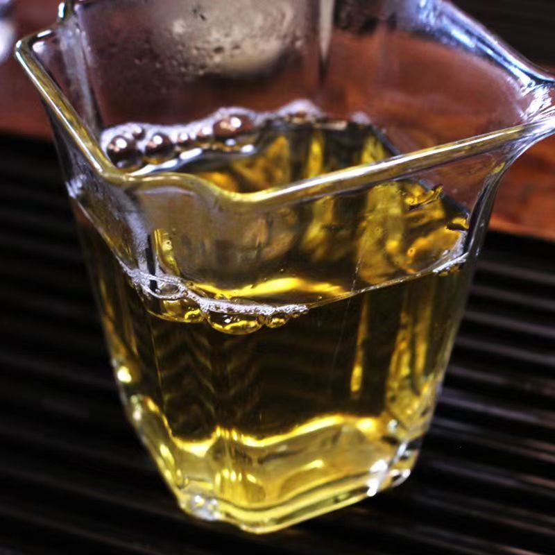 Yunnan Raw Pu-erh Tea Ice Land Golden Leaves 357g Cake