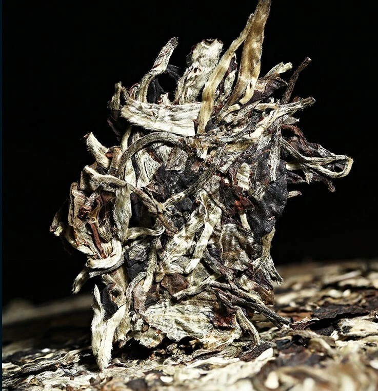 357g Yunnan White Buds Raw Ancient Tree UnCooked Pu erh Tea,Moon light puer Cake
