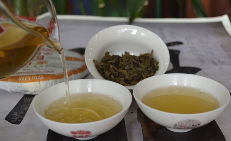 Haiwan Lao Tong Zhi Old Comrade 918 Pu’er Tea Cake 2013 200g Raw Puer Pu-erh