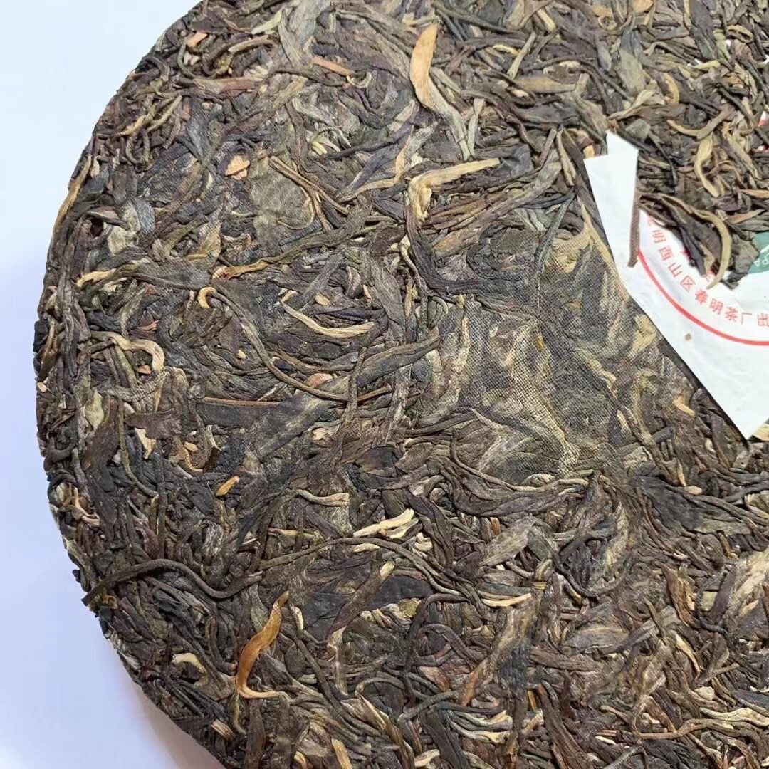 2004 Millennium Ancient Tea Tree Big Cabbage Banzhang Pu’er Raw Tea Cake 357g