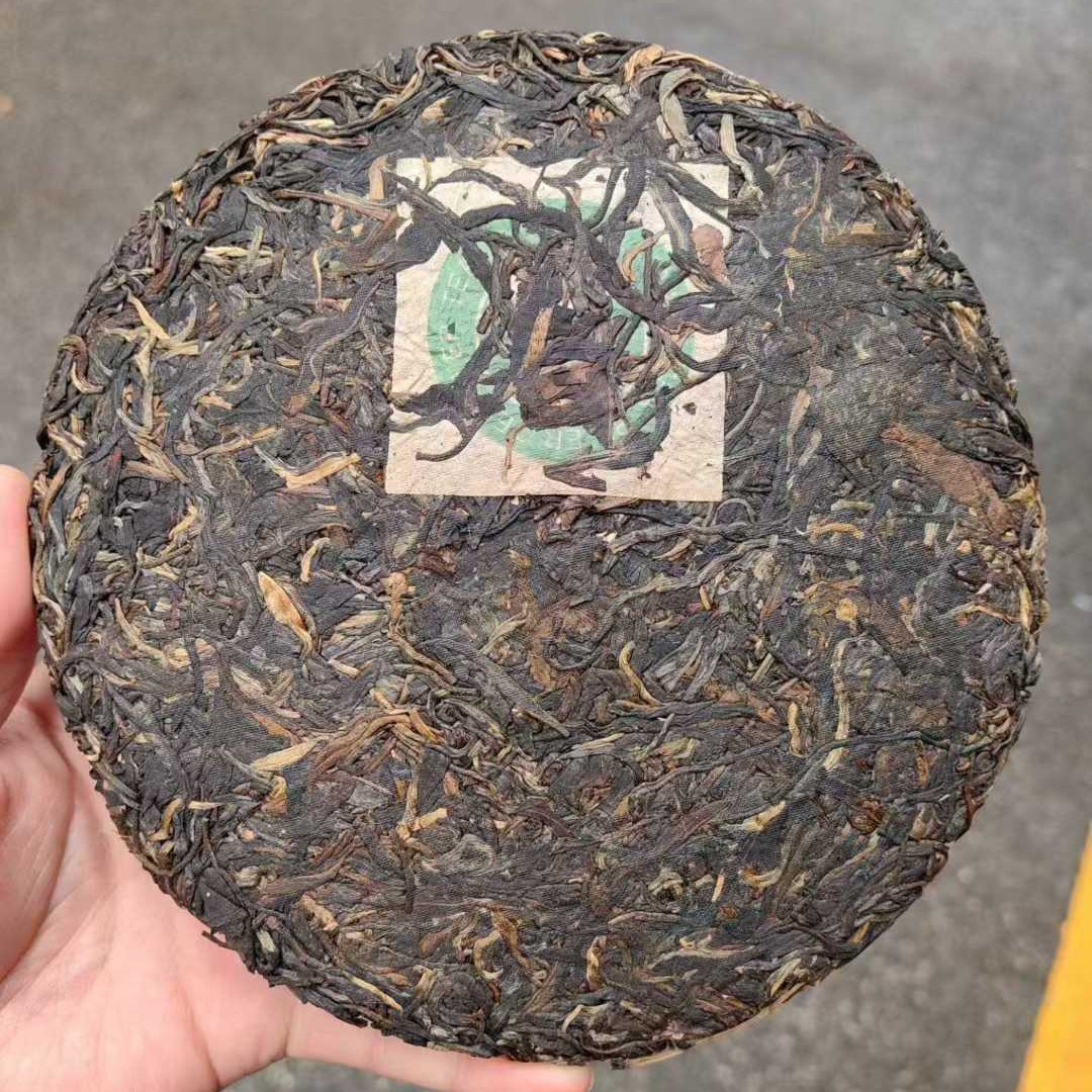 2004 Spring Ming Tea Factory Banzhang “Big Cabbage” Raw Pu-erh Cake 357g