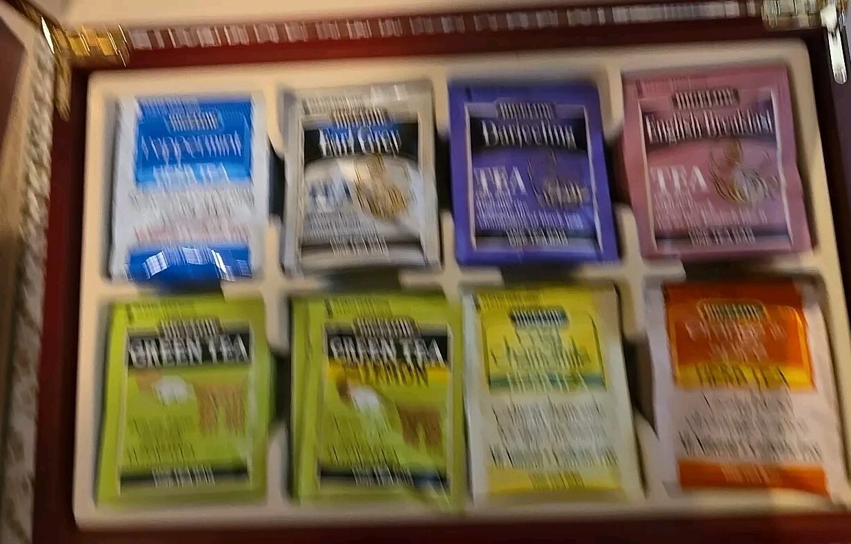 Bigelow wooden chest with flavored and herbal tea – NEW