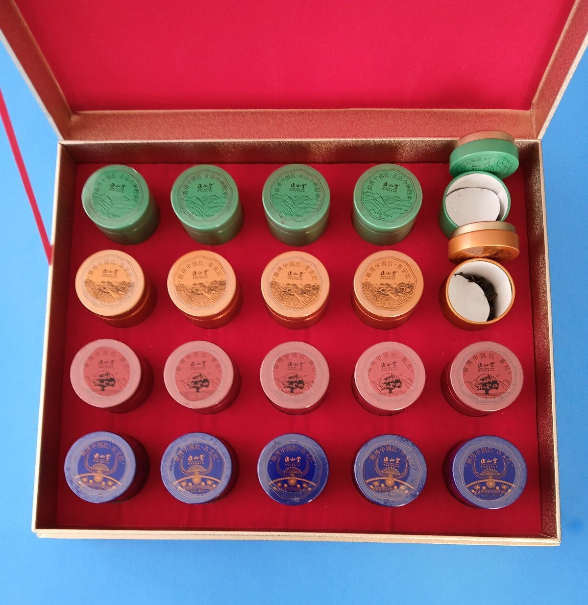Seizando Zheng Shan Tang Tea 400 Years Ancient Tree Tea Case With 20 Canisters